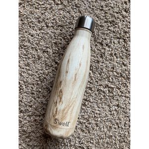 Swell water bottle